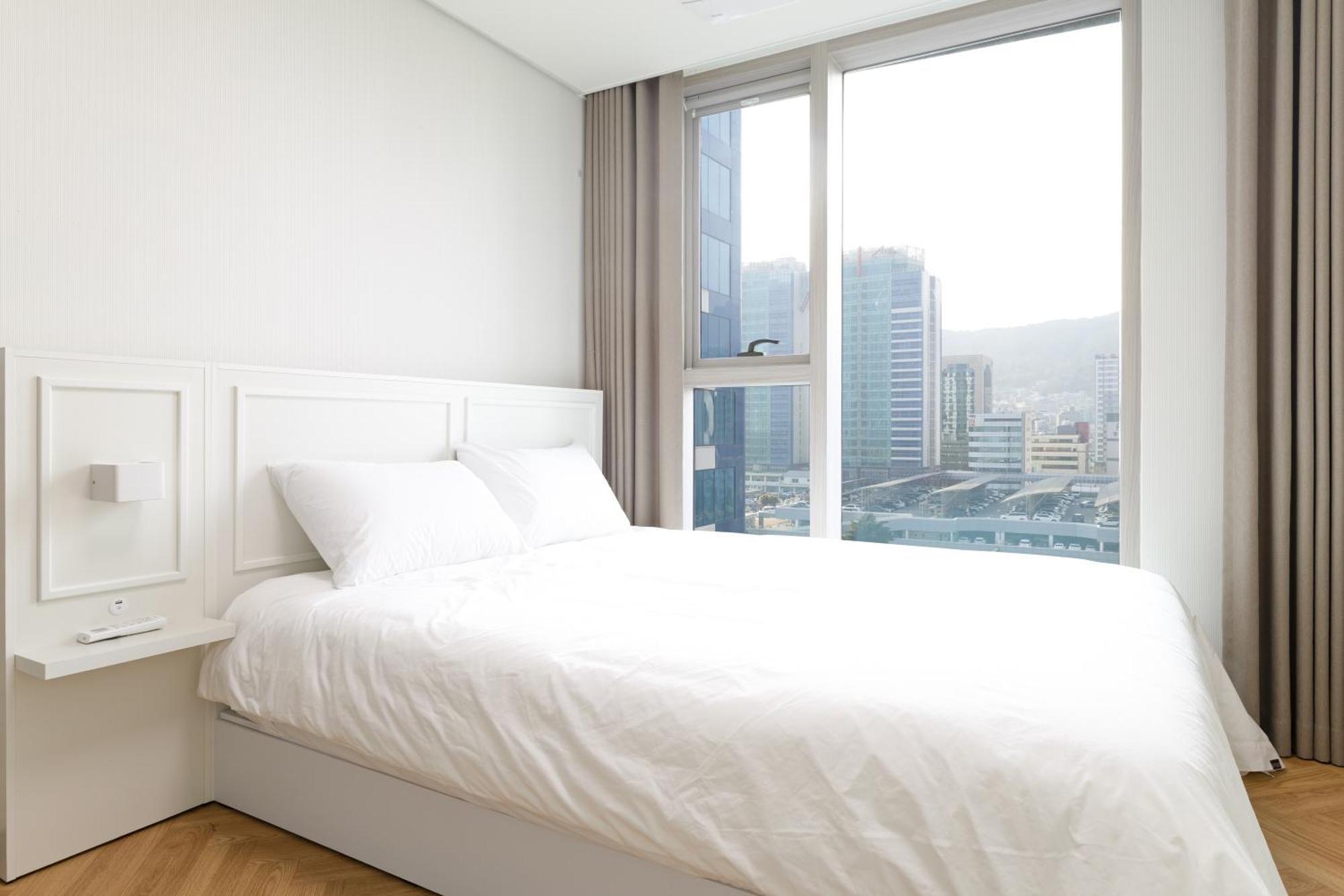 Brown Suites Busan Station Exterior foto