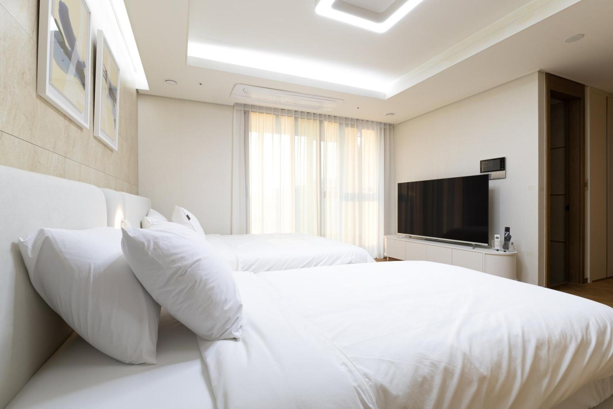 Brown Suites Busan Station Exterior foto